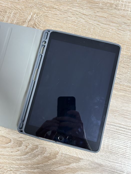 Etui na tablet iPad 10.2 cala