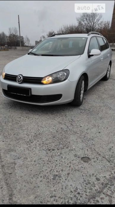 Volkswagen golf 2011року