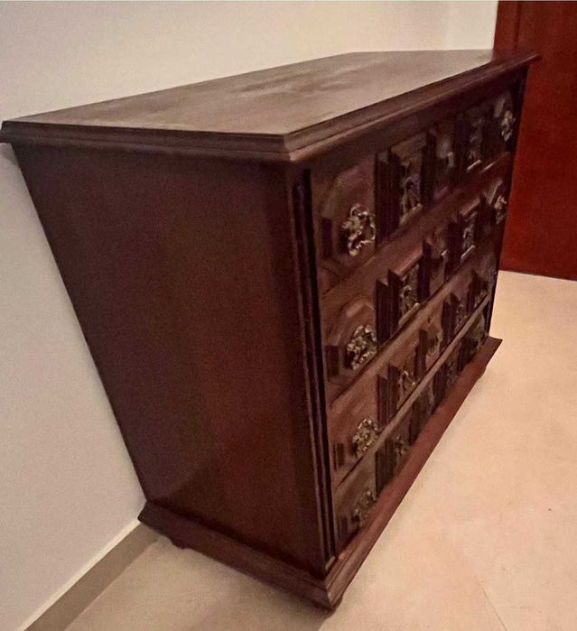 Cómoda Antiga em Madeira