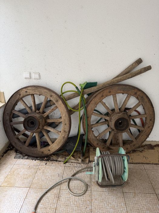 Duas rodas de carro de bois