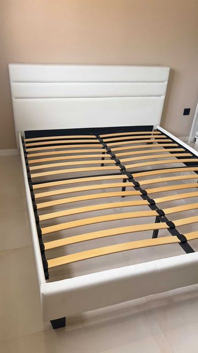 Cama de Casal Madeira e Pele Sintética compatível (200x160)