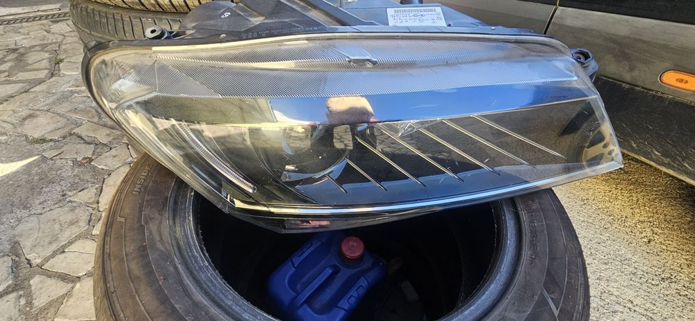 Farol skoda superb 3