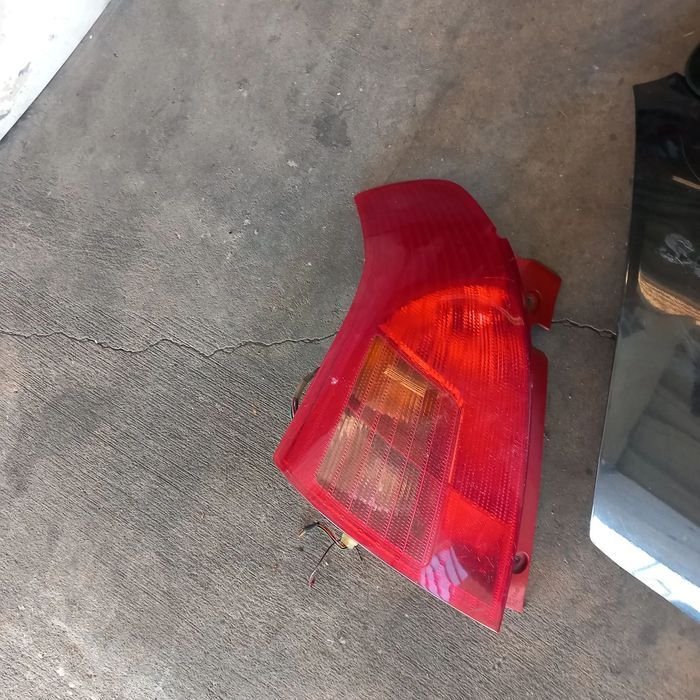 Mala e faroilins suzuki swift ano 2008