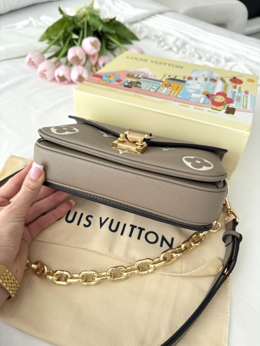 Сумка Louis Vuitton Pochette Metis East West чорна, бежева