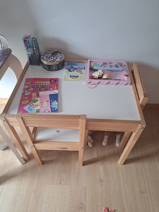 Mesa para criança, com duas cadeiras ikea LÄTT