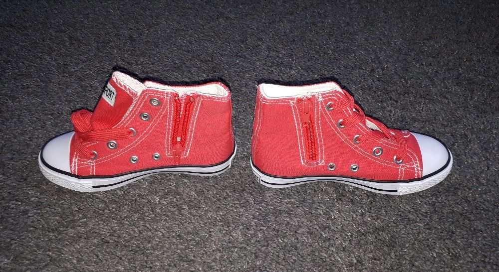 Buty dla dziecka w rozmiarze 28