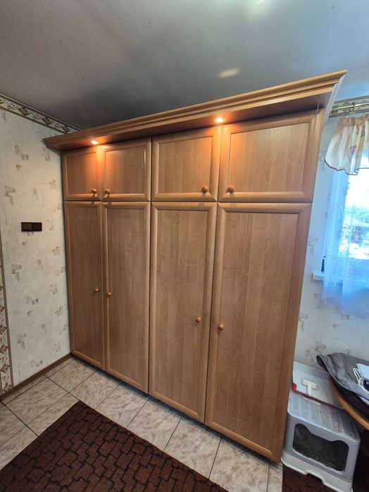 Komplet mebli szafa, komoda, lustro, wieszak, stolik, siedzisko olcha