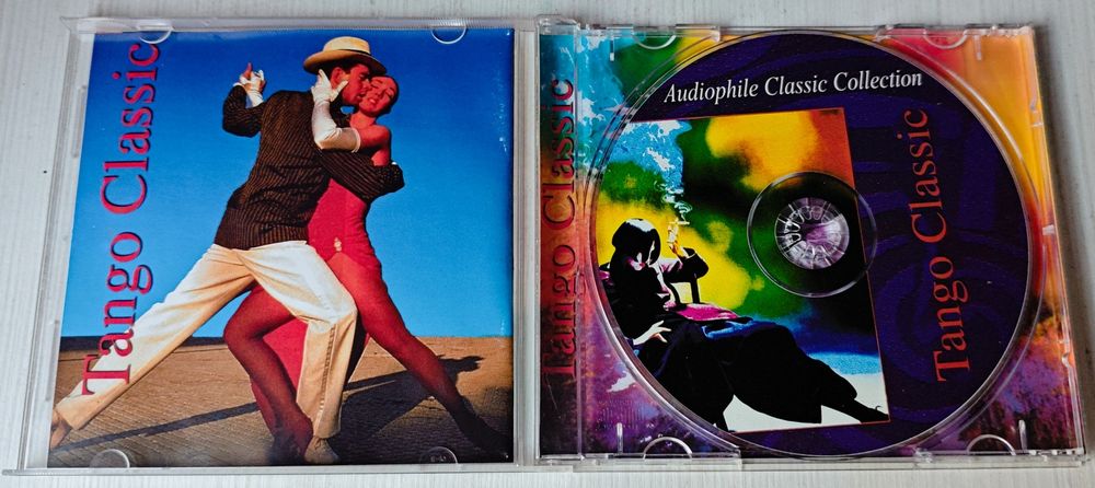 Оригінальні з нульових років:  ауді, CD компакт диски, mp3