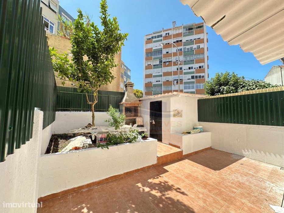 Sinta a Cidade, Viva com Conforto - Apartamento T1+2 com Terraço Pr...