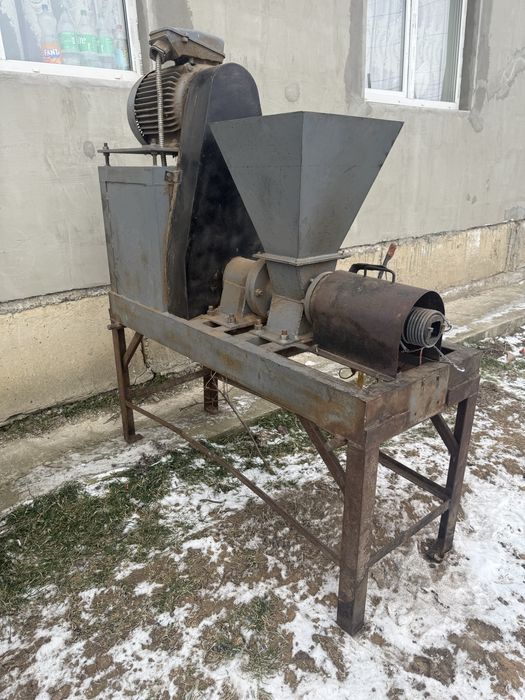 Продам Пресс шнековый для топливных брикетов