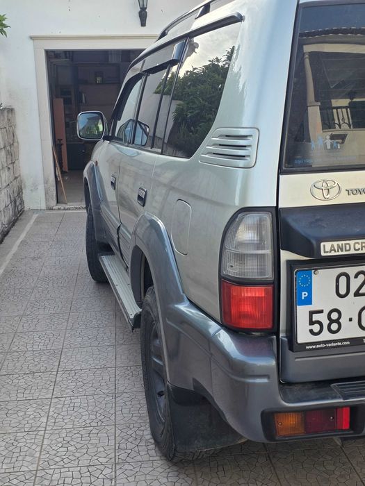 Toyota land cruiser kjz 8 lugares
