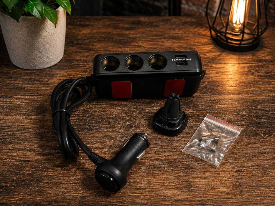 Rozdzielacz gniazda zapalniczki BOLTHO 3x12V + 4xUSB 12V/24V