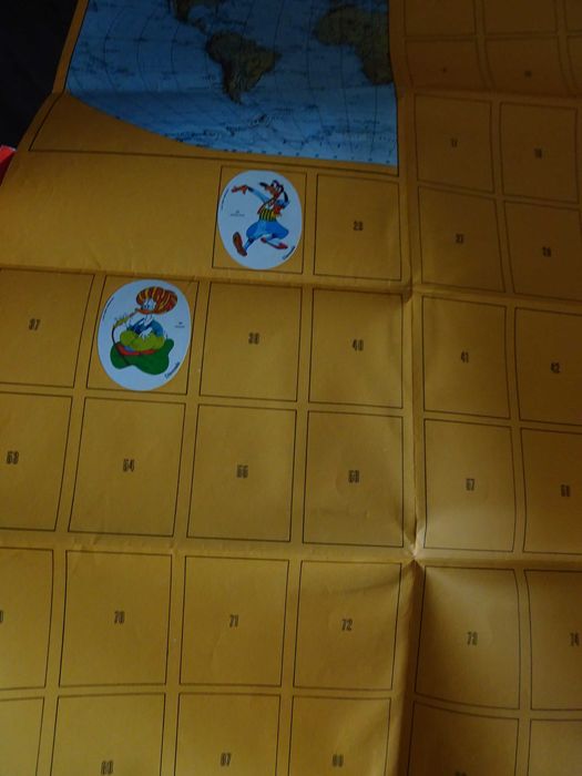 Caderneta de cromos Trajes Disney de Todo o Mundo - Disvenda (tem 5)