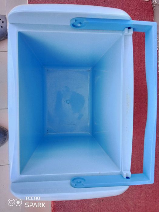 Автоохолоджувач,термос.