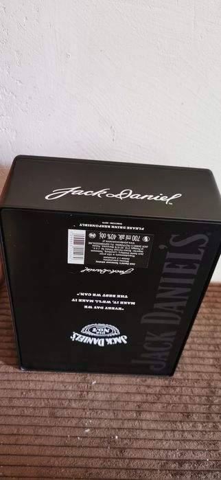 Pudełko metalowe po Jacku Daniels z dwoma szklankami