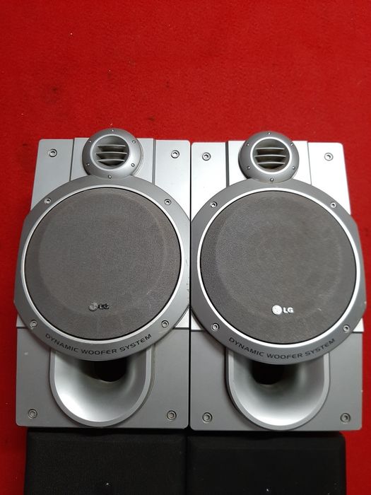 Colunas de som pretas