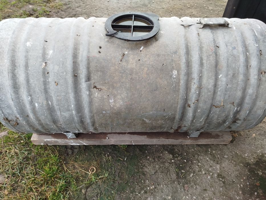 Beczka do wody dla bydła lub