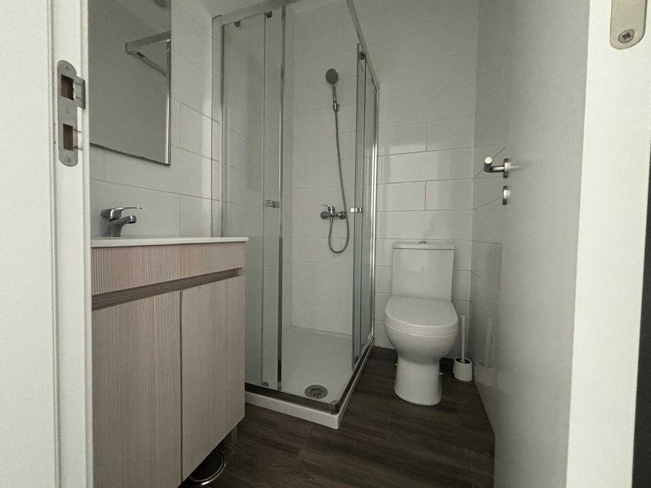 Moradia T1 renovada e mobilada — privacidade e conforto em Torres Novas.