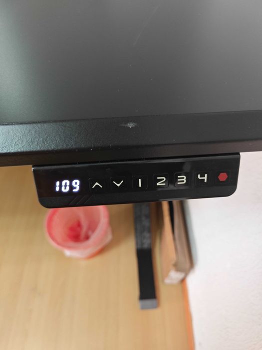 Secretária móvel + monitor + cooler, setup pronto (sem PC)