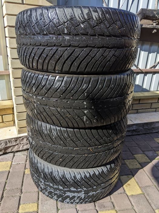 Автошини 275/40 R20 скати.