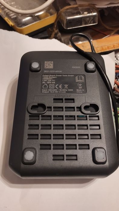 Bosch al 18v-44 ładowarka