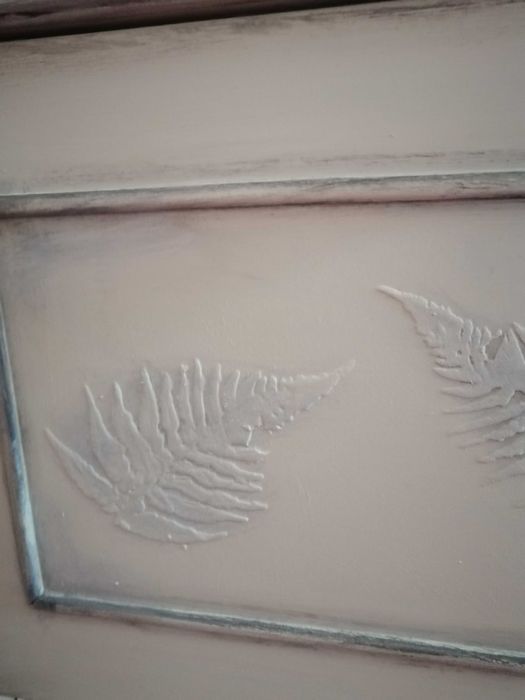 Винтажная румынская тумбочка