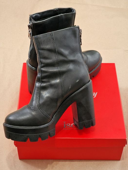 Чорні шкіряні ботильйони на високих підборах і платформі, 36р