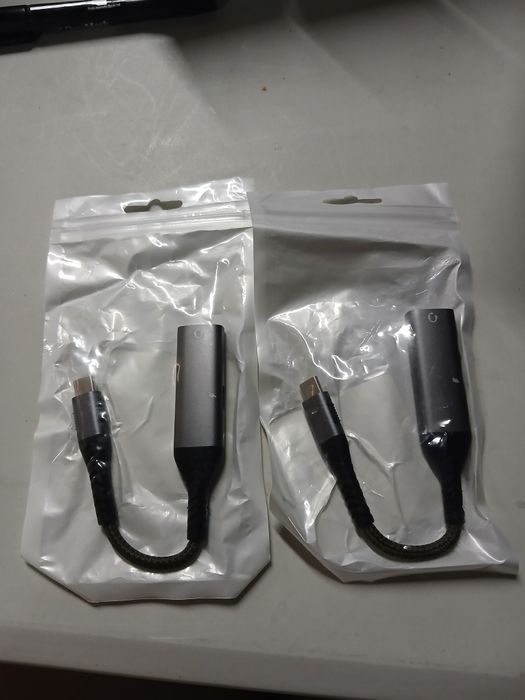 Adaptador Duplo USB-C 2 em 1 (Novo) — Carrega e Ouve Música (Cinza Espacial)