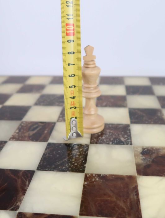 Tabuleiro de xadrez em pedra peças em madeira 35 cm