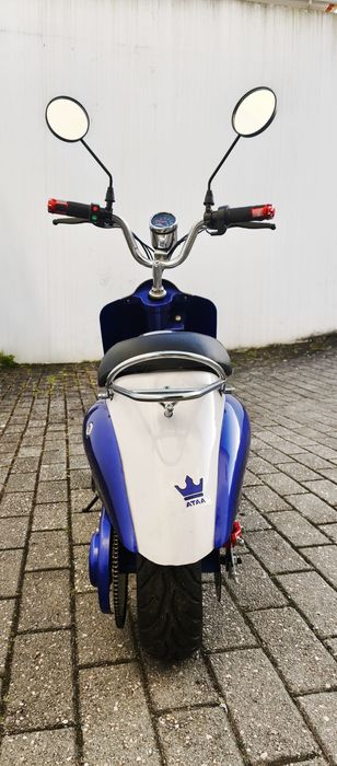 Mini scooter elétrica