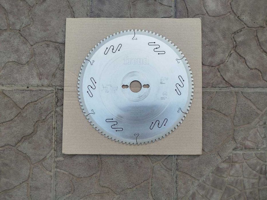 Пильный диск BOSCH freud (дисковая пила)