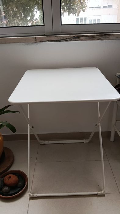 Mesa Dobrável em Metal Branca – Ideal para Varanda ou Jardim
