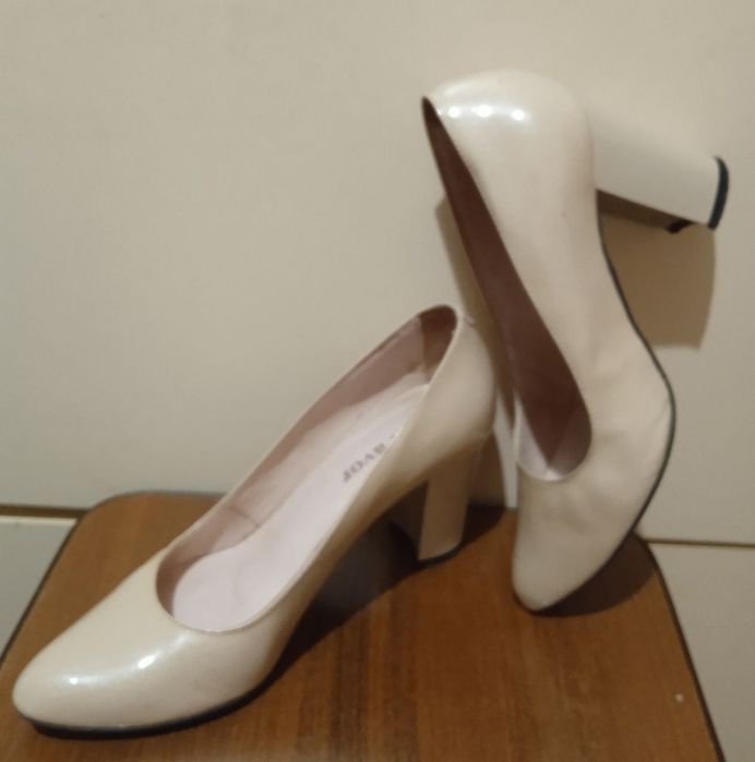 Туфлі - човники Favor, 36 лакована шкіра