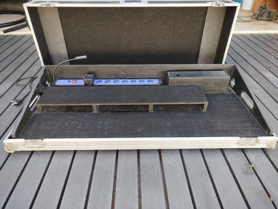 Pedaleira XXL com flightcase e saco