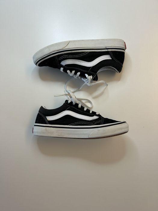 Vendo Vans Old Skool preto/branco tamanho 33 em bom estado.