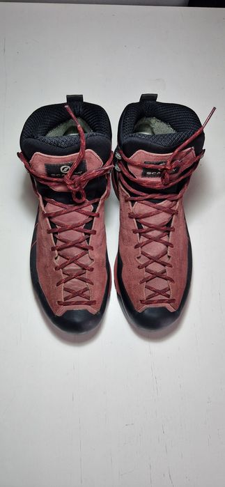 Scarpa 42.          .