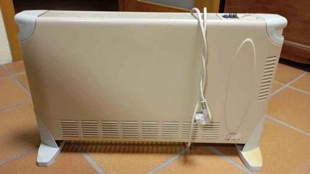 Aquecedor com potência de 750/1250/2000 watts.