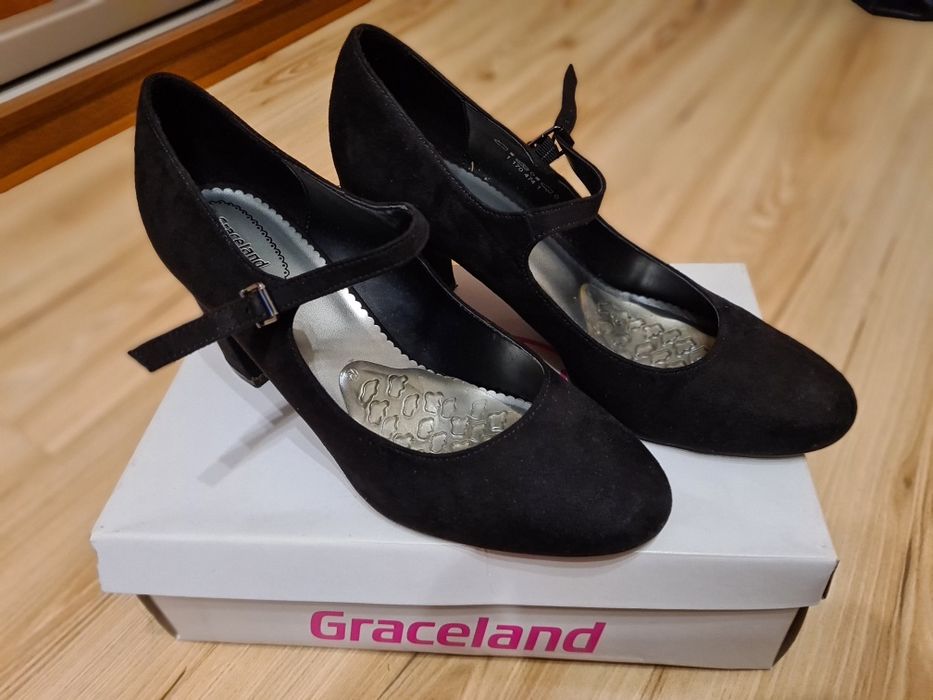 Czółenka na pasku, stabilny obcas