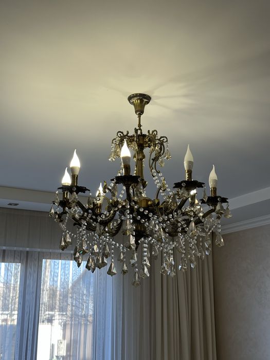 Кришталеві люстри в латунному кольорі