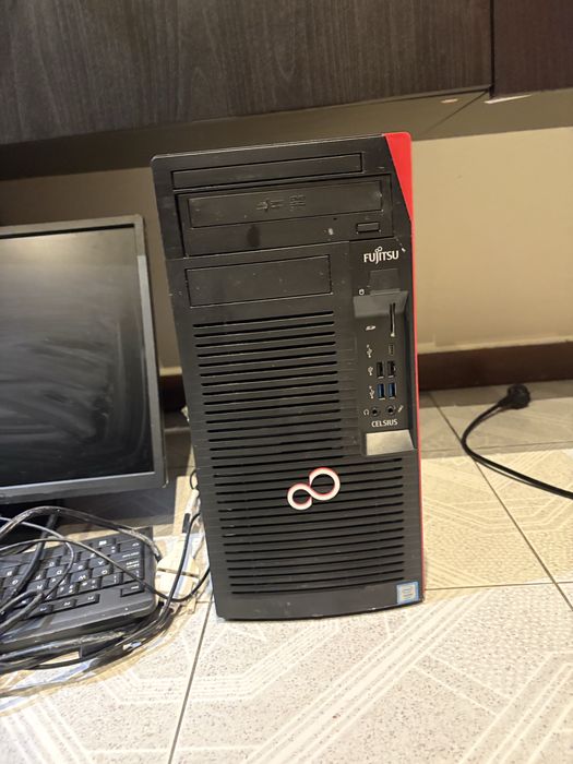 Torre e visor fujitsu