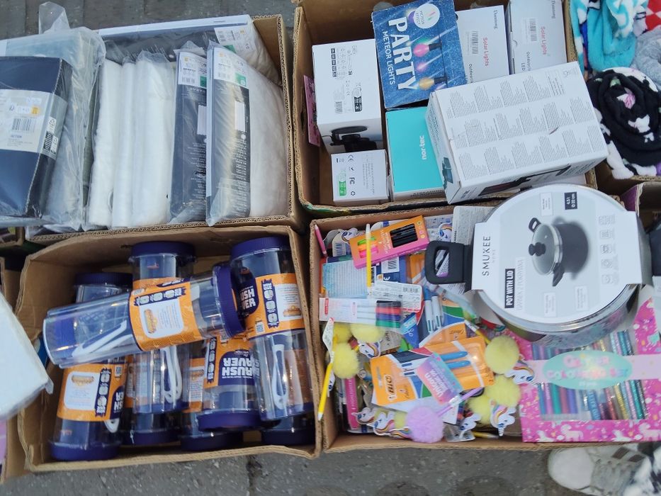 Dom gadżety zabawki szkoła akcesoria cały karton bananowiec mix