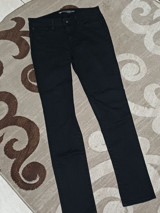 Продам джинси levi's