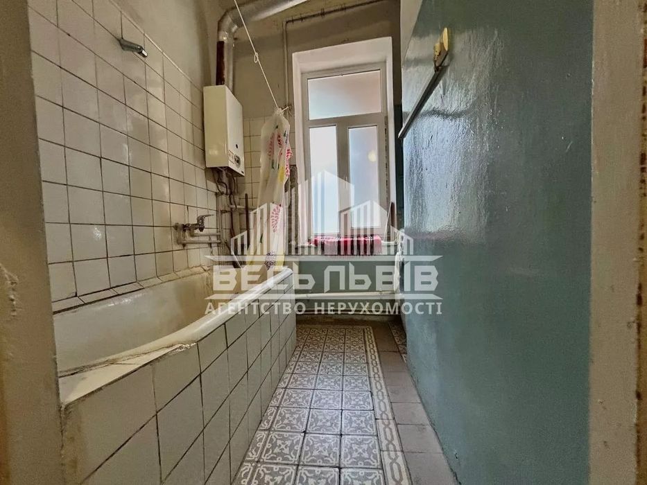 Продаж автентичної квартири з неймовірним видом в центрі