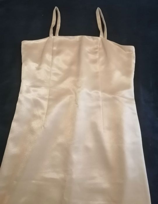 Vestido cor dourado, comprido tamanho 36.