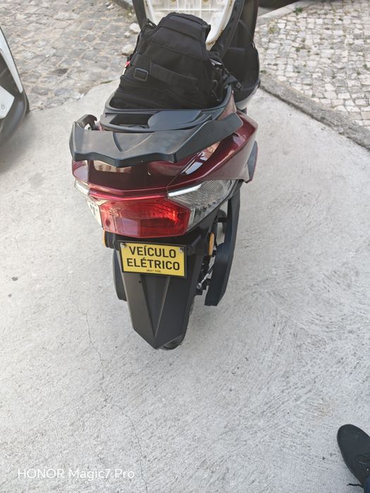 Moto elétrica city 2025 ainda com dois anos de garantia. Apenas alguns sinais de uso. 1200 pra sair rápido. Paguei 1800...
