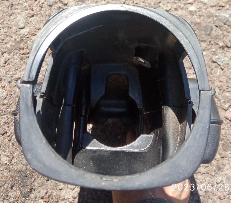 Продам запчасть кожух рулевой колонки. Б/У