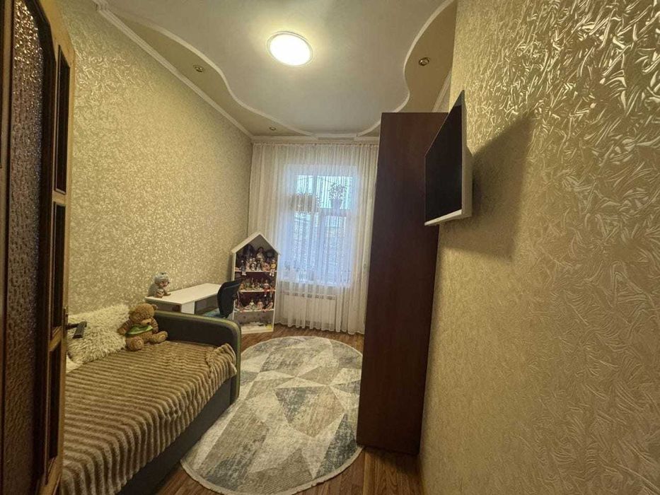 2 комнатная квартира с ремонтом на Черемушках, гараж, сарай