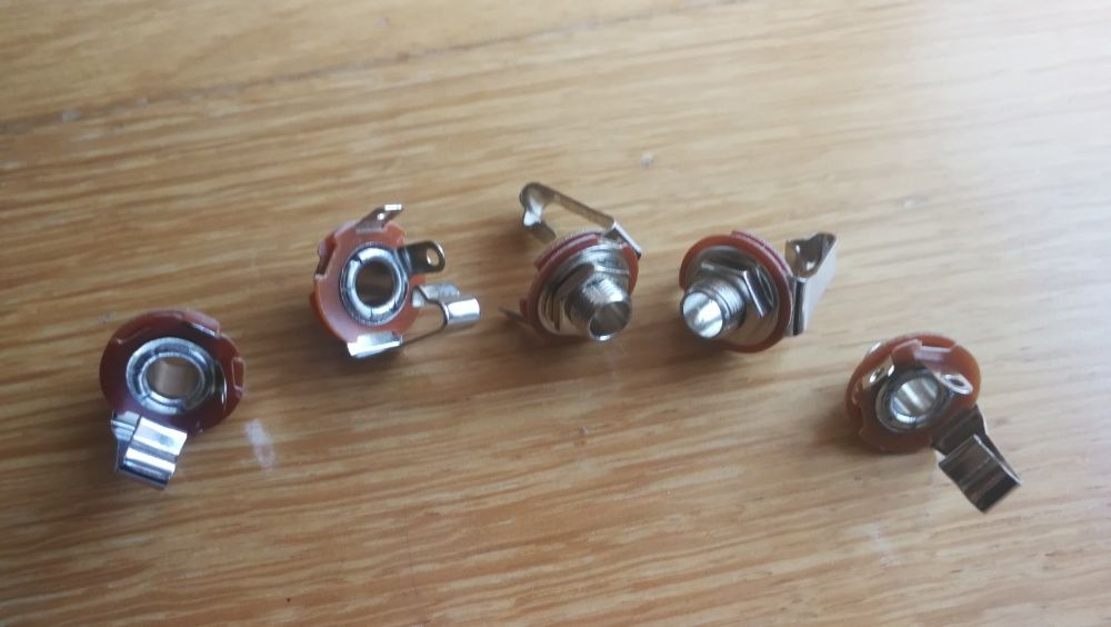 Input/Output Jack for Guitar and Bass64751149677442120