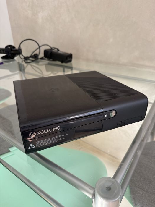 Konsola Xbox 360 E