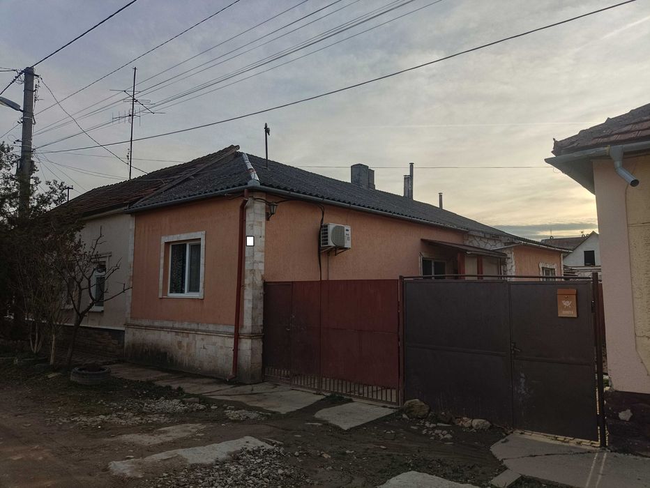 ПРОДАЖ 3-х кімнатного будинку з сучасним ремонтом недалеко від центру!